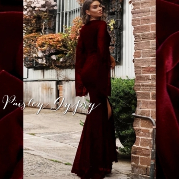 ELEGANT BURGUNDY DEEP V CONTRAST LACE FORMAL GOWN - Picture 2 of 12